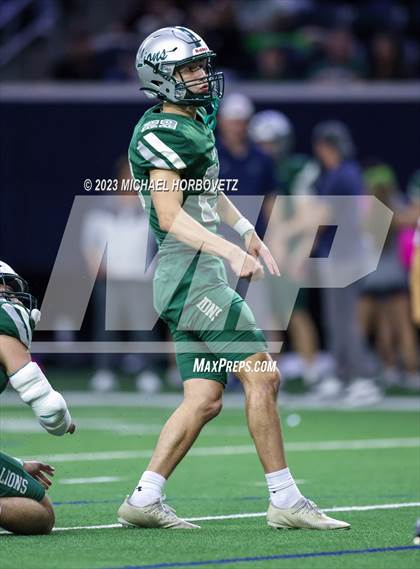 Thumbnail 3 in Reedy vs. Newman Smith (UIL 5A Football Bi-District) photogallery.