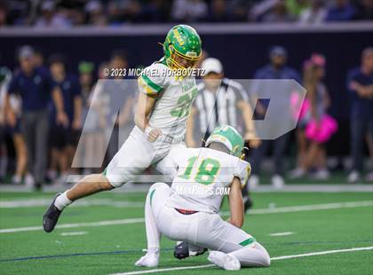 Thumbnail 1 in Reedy vs. Newman Smith (UIL 5A Football Bi-District) photogallery.
