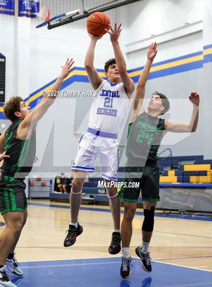 Thumbnail 2 in Paradise vs. Central Heights photogallery.