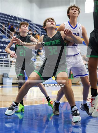 Thumbnail 2 in Paradise vs. Central Heights photogallery.