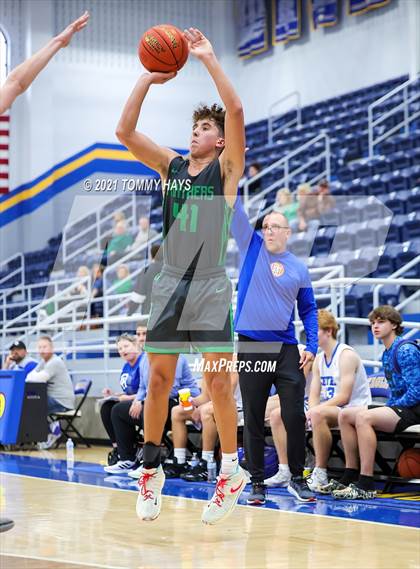 Thumbnail 2 in Paradise vs. Central Heights photogallery.