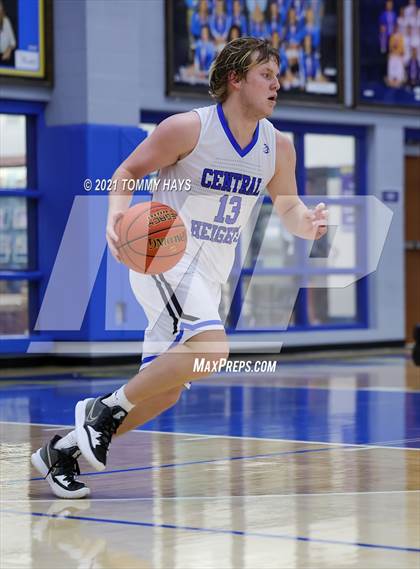 Thumbnail 3 in Paradise vs. Central Heights photogallery.