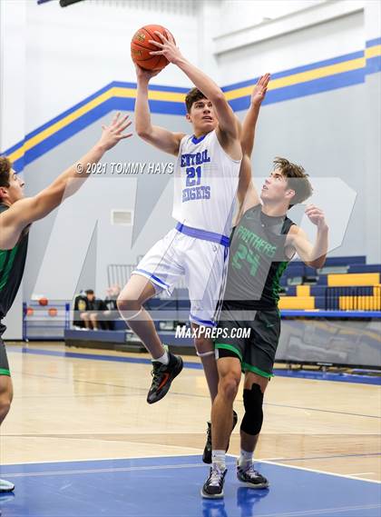 Thumbnail 2 in Paradise vs. Central Heights photogallery.