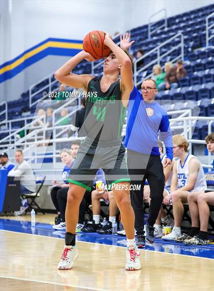 Thumbnail 3 in Paradise vs. Central Heights photogallery.