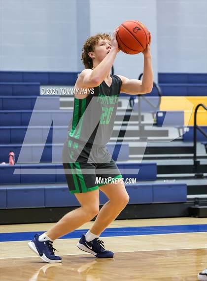 Thumbnail 1 in Paradise vs. Central Heights photogallery.