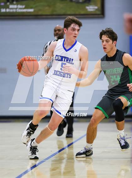 Thumbnail 3 in Paradise vs. Central Heights photogallery.