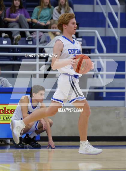 Thumbnail 3 in Paradise vs. Central Heights photogallery.