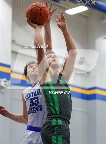 Thumbnail 3 in Paradise vs. Central Heights photogallery.