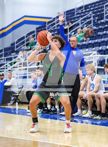 Thumbnail 2 in Paradise vs. Central Heights photogallery.