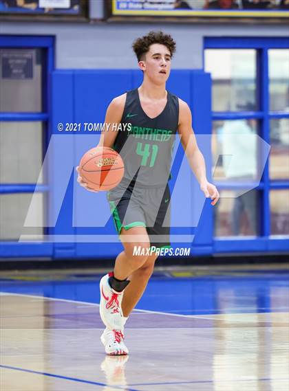 Thumbnail 2 in Paradise vs. Central Heights photogallery.