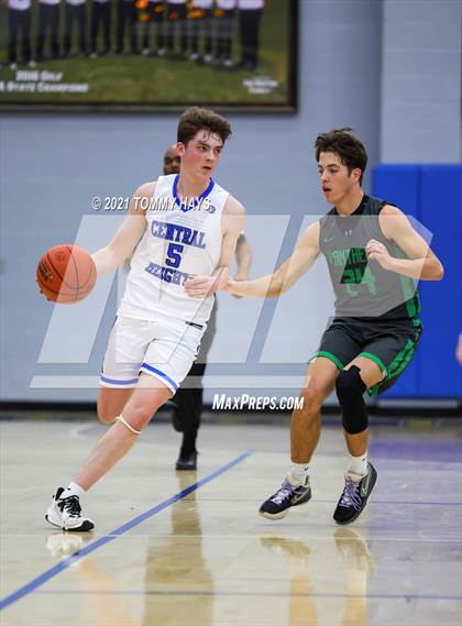Thumbnail 1 in Paradise vs. Central Heights photogallery.