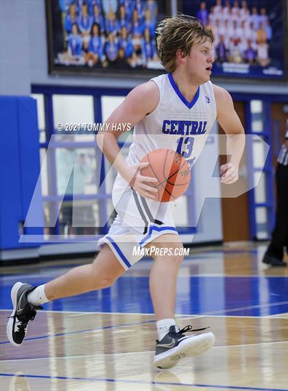 Thumbnail 2 in Paradise vs. Central Heights photogallery.
