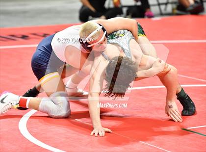 Thumbnail 2 in UIL State Championships - 6A 132lb Final photogallery.