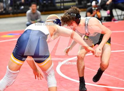 Thumbnail 2 in UIL State Championships - 6A 132lb Final photogallery.