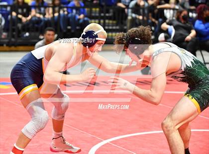 Thumbnail 3 in UIL State Championships - 6A 132lb Final photogallery.