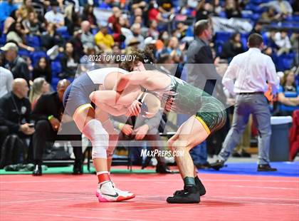 Thumbnail 2 in UIL State Championships - 6A 132lb Final photogallery.