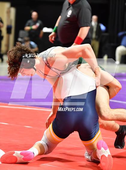 Thumbnail 3 in UIL State Championships - 6A 132lb Final photogallery.