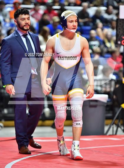 Thumbnail 3 in UIL State Championships - 6A 132lb Final photogallery.