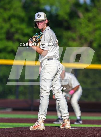 Thumbnail 1 in Kaufman vs. Ferris (UIL 4A Bi-District Playoff) photogallery.