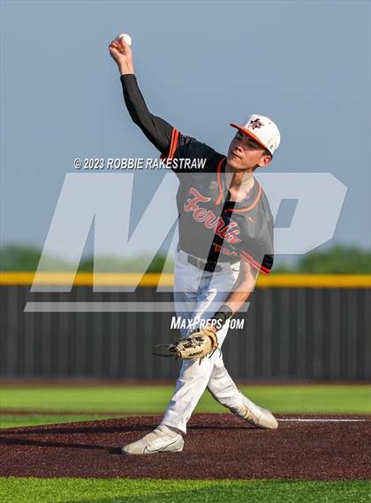 Thumbnail 3 in Kaufman vs. Ferris (UIL 4A Bi-District Playoff) photogallery.