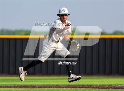 Thumbnail 3 in Kaufman vs. Ferris (UIL 4A Bi-District Playoff) photogallery.
