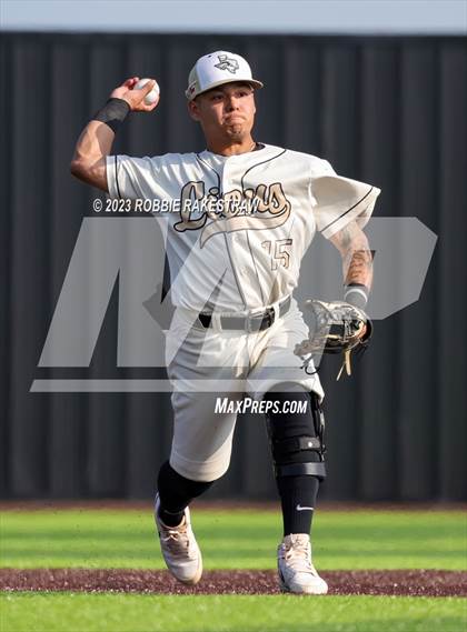Thumbnail 2 in Kaufman vs. Ferris (UIL 4A Bi-District Playoff) photogallery.