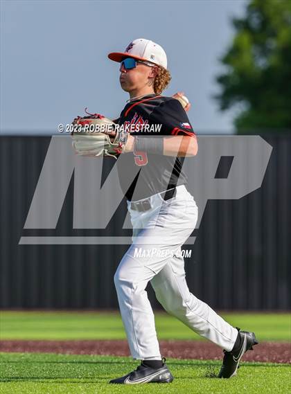 Thumbnail 3 in Kaufman vs. Ferris (UIL 4A Bi-District Playoff) photogallery.