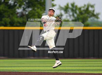 Thumbnail 3 in Kaufman vs. Ferris (UIL 4A Bi-District Playoff) photogallery.