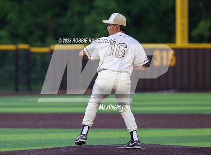 Thumbnail 3 in Kaufman vs. Ferris (UIL 4A Bi-District Playoff) photogallery.
