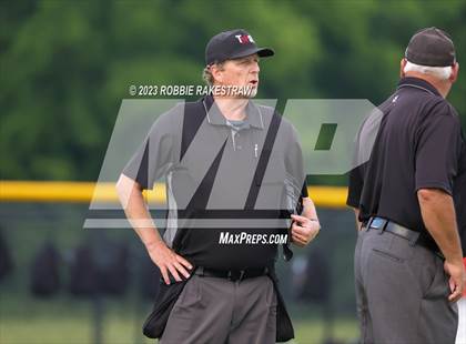 Thumbnail 2 in Kaufman vs. Ferris (UIL 4A Bi-District Playoff) photogallery.
