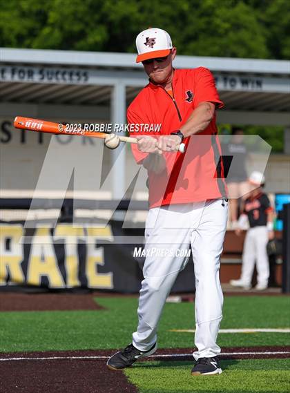 Thumbnail 2 in Kaufman vs. Ferris (UIL 4A Bi-District Playoff) photogallery.