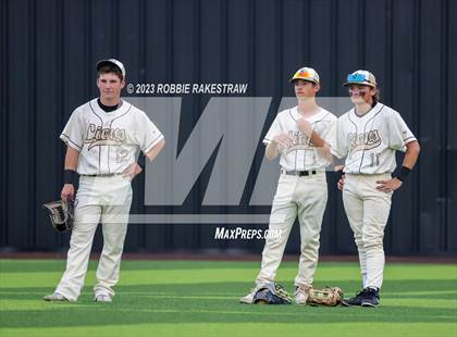 Thumbnail 2 in Kaufman vs. Ferris (UIL 4A Bi-District Playoff) photogallery.