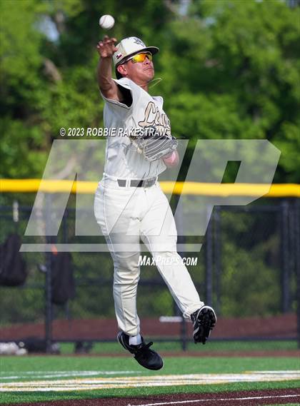 Thumbnail 3 in Kaufman vs. Ferris (UIL 4A Bi-District Playoff) photogallery.
