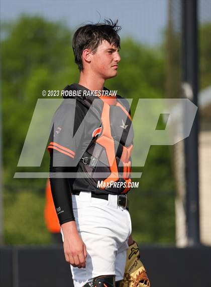 Thumbnail 3 in Kaufman vs. Ferris (UIL 4A Bi-District Playoff) photogallery.