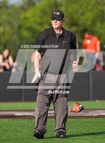 Thumbnail 3 in Kaufman vs. Ferris (UIL 4A Bi-District Playoff) photogallery.