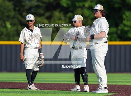 Thumbnail 3 in Kaufman vs. Ferris (UIL 4A Bi-District Playoff) photogallery.