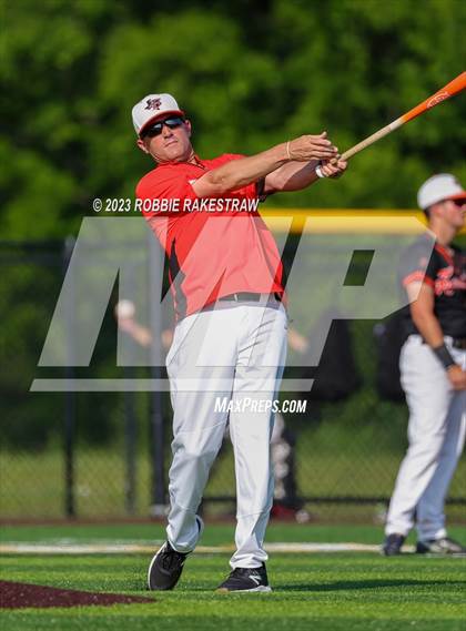 Thumbnail 3 in Kaufman vs. Ferris (UIL 4A Bi-District Playoff) photogallery.