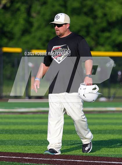 Thumbnail 3 in Kaufman vs. Ferris (UIL 4A Bi-District Playoff) photogallery.