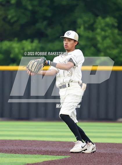 Thumbnail 3 in Kaufman vs. Ferris (UIL 4A Bi-District Playoff) photogallery.