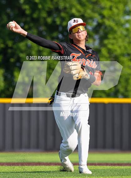 Thumbnail 3 in Kaufman vs. Ferris (UIL 4A Bi-District Playoff) photogallery.