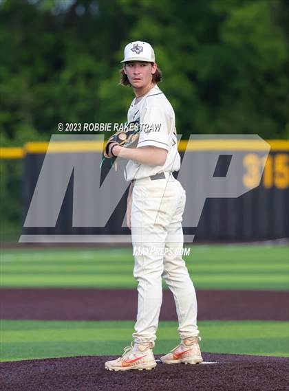 Thumbnail 2 in Kaufman vs. Ferris (UIL 4A Bi-District Playoff) photogallery.