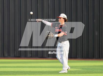 Thumbnail 3 in Kaufman vs. Ferris (UIL 4A Bi-District Playoff) photogallery.