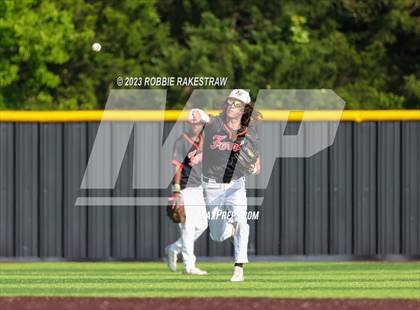 Thumbnail 3 in Kaufman vs. Ferris (UIL 4A Bi-District Playoff) photogallery.