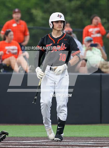 Thumbnail 1 in Kaufman vs. Ferris (UIL 4A Bi-District Playoff) photogallery.