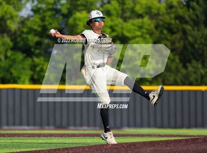 Thumbnail 2 in Kaufman vs. Ferris (UIL 4A Bi-District Playoff) photogallery.
