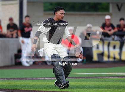 Thumbnail 2 in Kaufman vs. Ferris (UIL 4A Bi-District Playoff) photogallery.