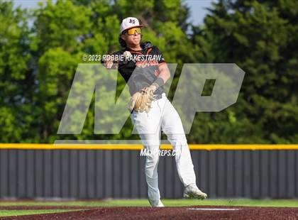 Thumbnail 2 in Kaufman vs. Ferris (UIL 4A Bi-District Playoff) photogallery.