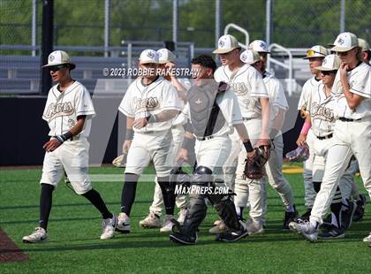 Thumbnail 3 in Kaufman vs. Ferris (UIL 4A Bi-District Playoff) photogallery.