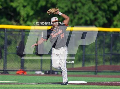 Thumbnail 3 in Kaufman vs. Ferris (UIL 4A Bi-District Playoff) photogallery.