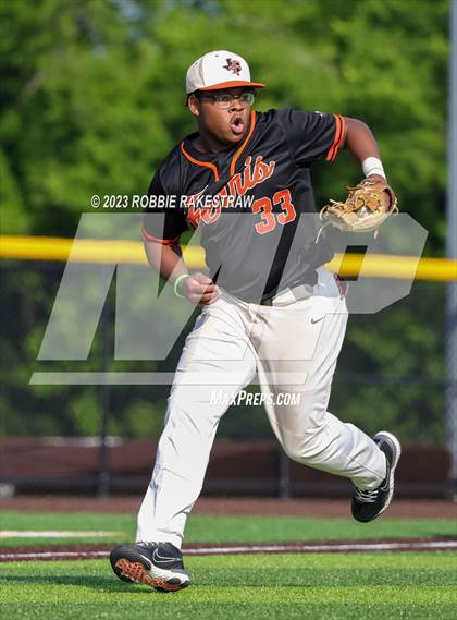Thumbnail 3 in Kaufman vs. Ferris (UIL 4A Bi-District Playoff) photogallery.
